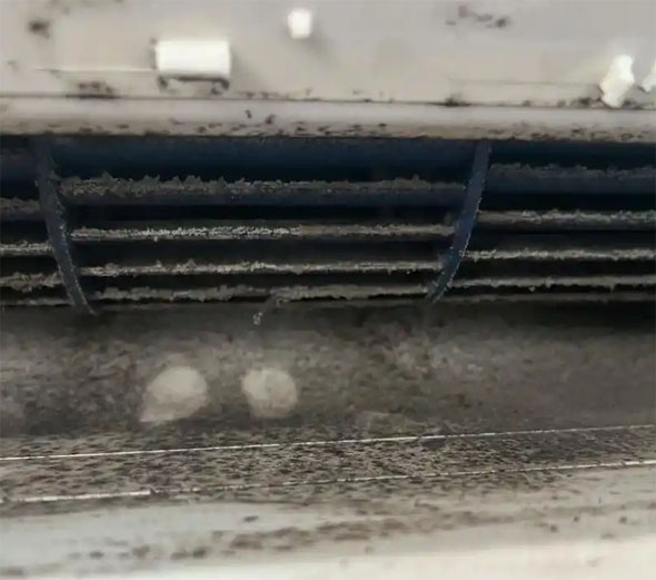 道里空调吹的风有股烧焦味是怎么回事